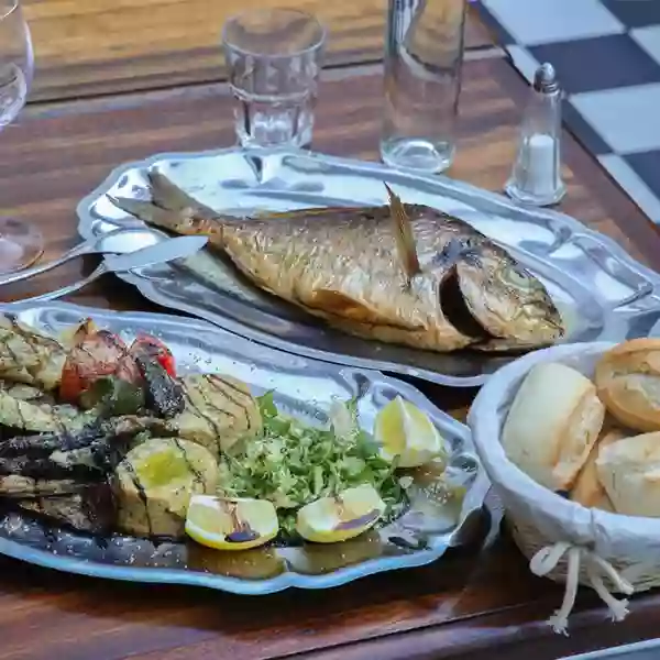 Le Restaurant - L'avant Cour - Marseille - Restaurant vallon des auffes